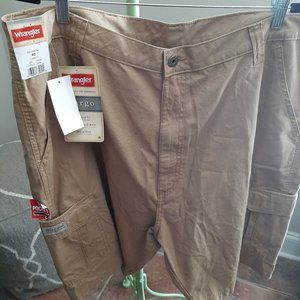 Wrangler Cargo Shorts with Tech Pocket. 40. NWT.